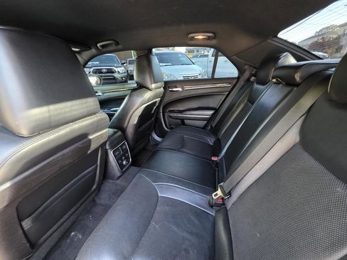 Used 2014 Chrysler 300 C image 33