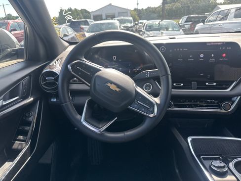 Used 2026 Chevrolet Equinox LT FWD image 23