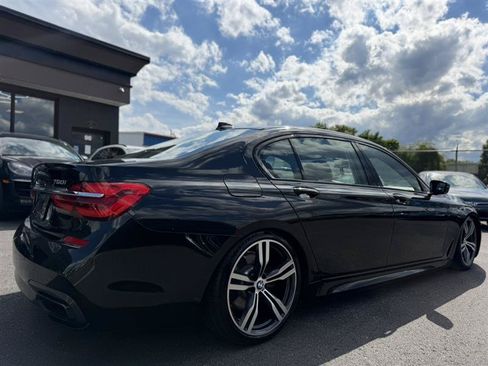 Used 2018 BMW 750i RWD image 5