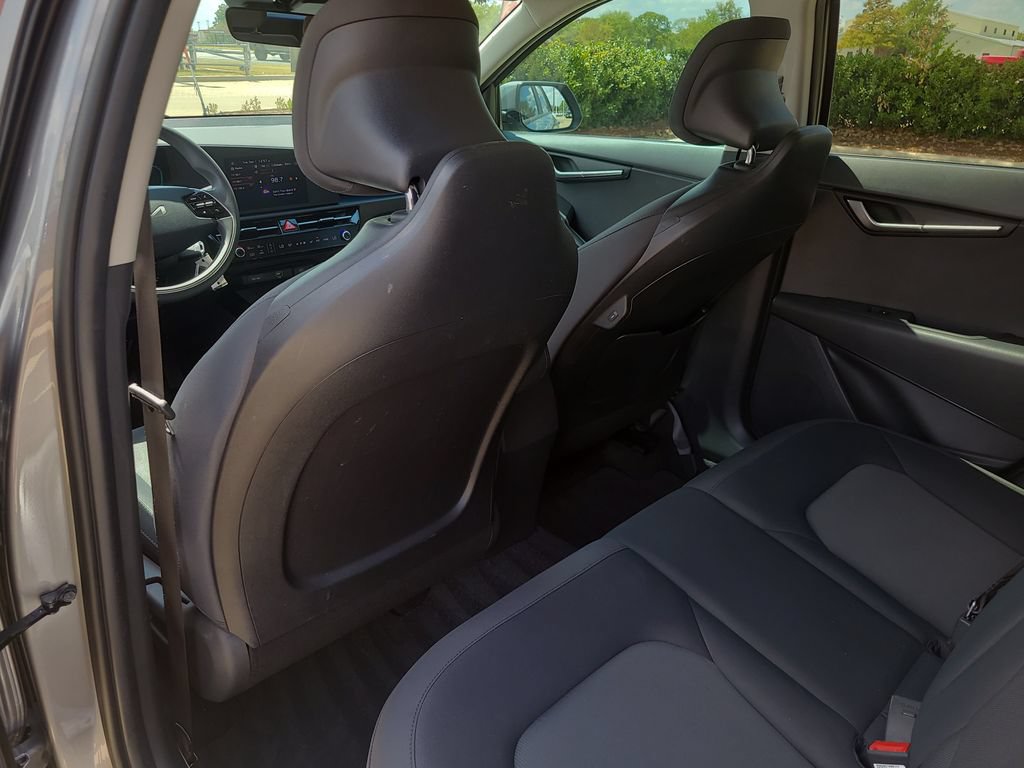 Used 2025 Kia Niro LX FWD image 9