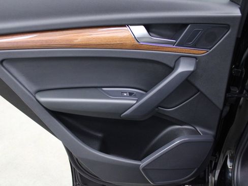 Used 2023 Audi Q5 2.0T Premium w/ Convenience Package image 17