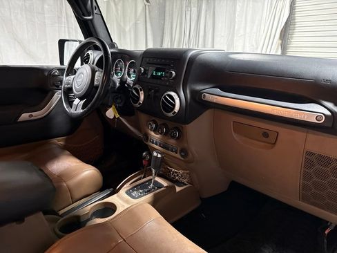 Used 2012 Jeep Wrangler Rubicon w/ PWR Convenience Group AWD/4WD image 15