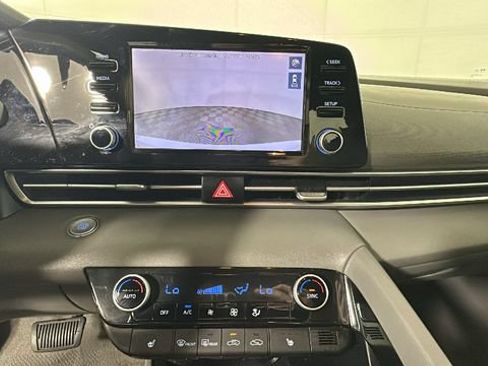 Used 2022 Hyundai Elantra SEL w/ Convenience Package FWD image 24