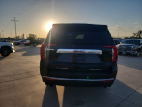 Used 2022 GMC Yukon Denali w/ Advanced Technology Package image 18