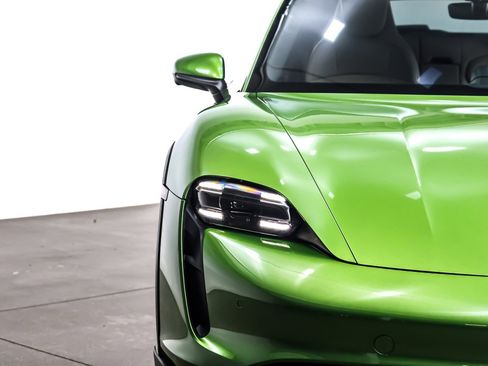 Used 2023 Porsche Taycan 4S image 13