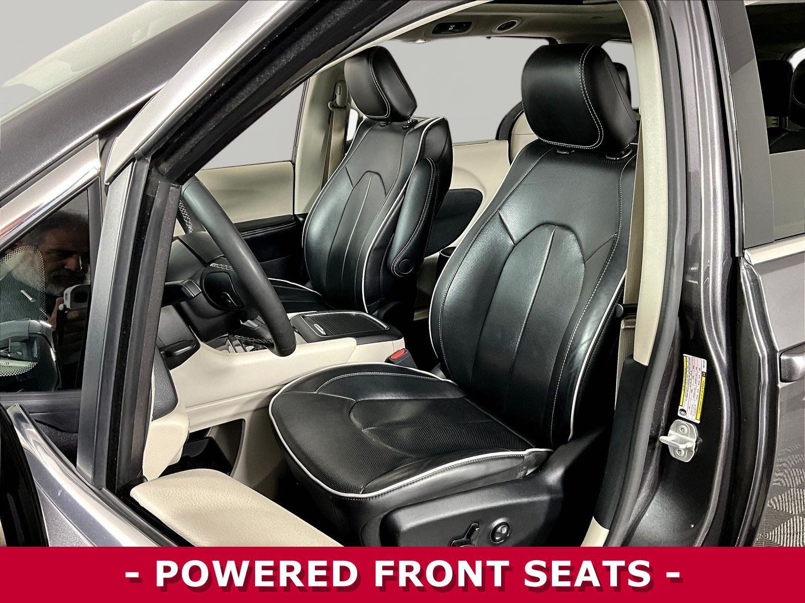 Used 2023 Chrysler Pacifica Limited FWD image 21