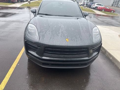 Used 2022 Porsche Macan AWD/4WD image 2