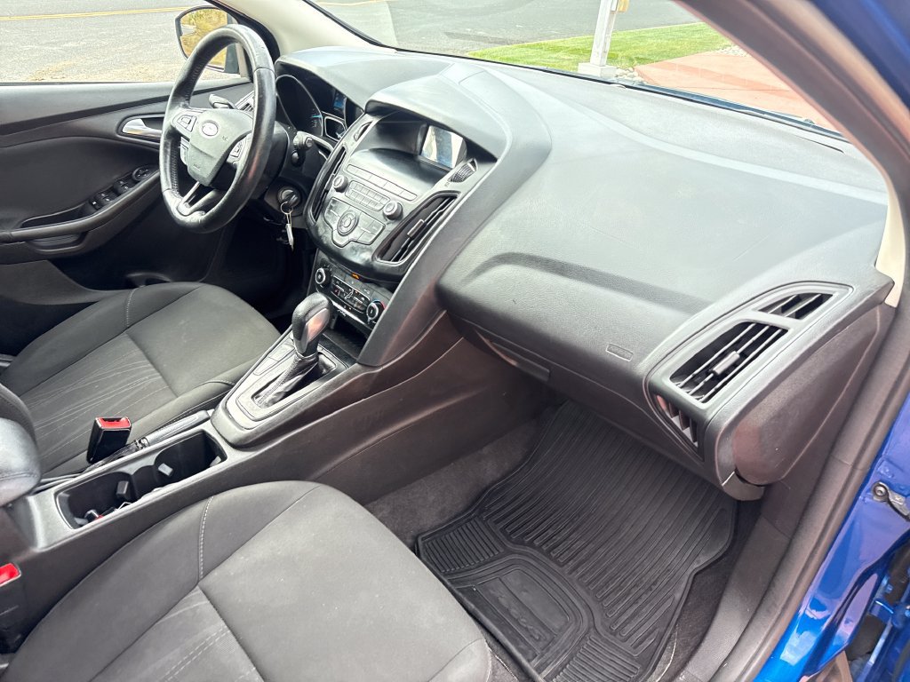 Used 2018 Ford Focus SE w/ Cold Weather Package FWD image 30