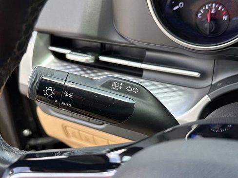 Used 2024 Kia Carnival LX FWD image 41
