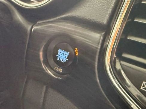 Used 2020 Jeep Grand Cherokee Altitude image 29