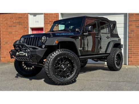 Used 2015 Jeep Wrangler Unlimited Rubicon w/ Dual Top Group AWD/4WD image 2