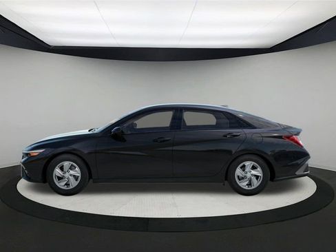 New 2026 Hyundai Elantra SE image 3