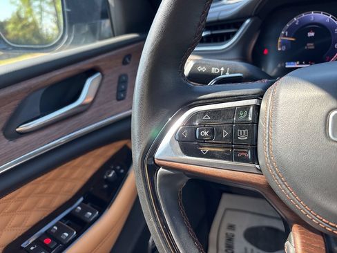 Used 2023 Jeep Grand Cherokee L Summit w/ High Altitude Package AWD/4WD image 18