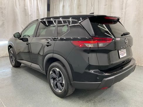 Used 2025 Nissan Rogue SV FWD image 5