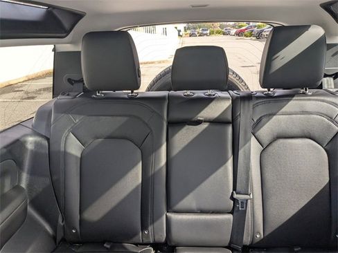 Used 2025 Land Rover Defender 90 S image 13