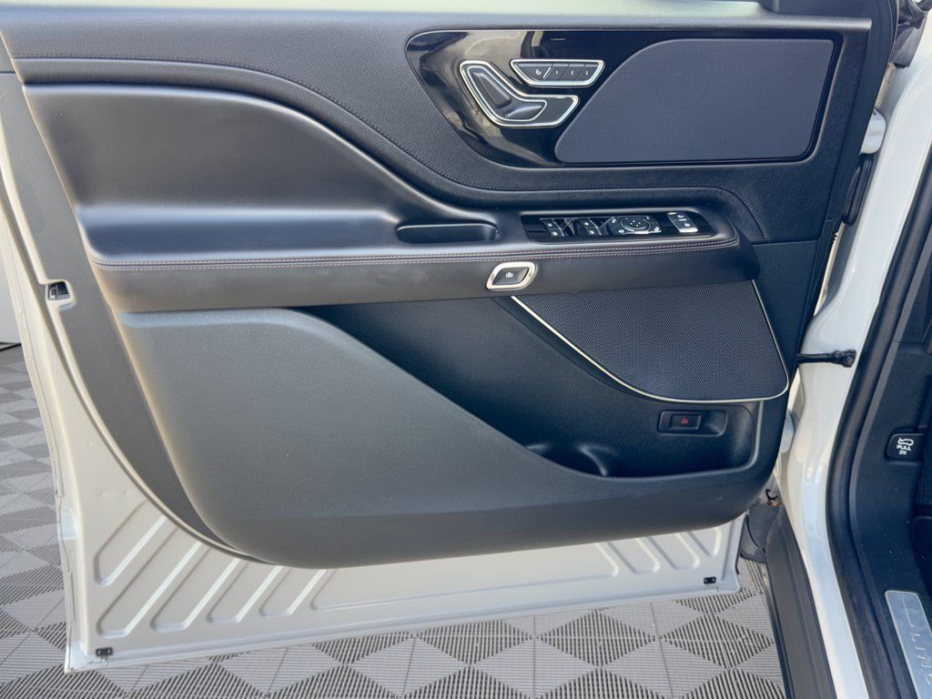 Used 2024 Lincoln Aviator AWD w/ Premium Package image 14
