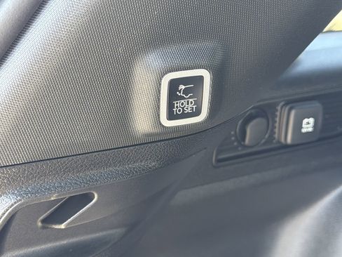 Used 2025 Jeep Grand Cherokee Altitude image 25