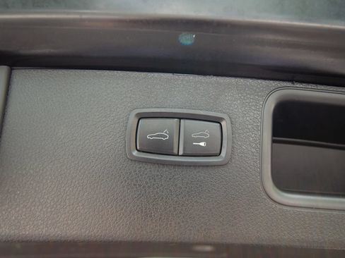 Used 2021 Porsche Macan w/ Premium Package Plus AWD/4WD image 72