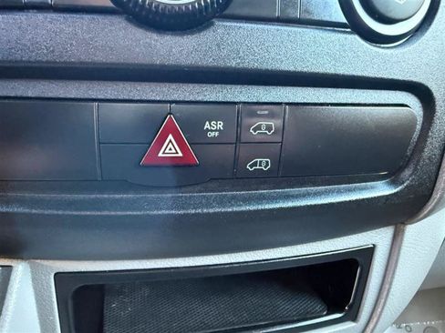 Used 2017 Mercedes-Benz Sprinter 2500 image 43