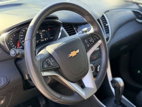 Certified 2022 Chevrolet Trax LT w/ Sport Edition image 8