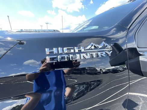 Certified 2025 Chevrolet Silverado 2500 High Country w/ High Country Premium Package AWD/4WD image 33