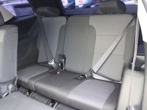 Used 2020 Chevrolet Traverse LS image 27