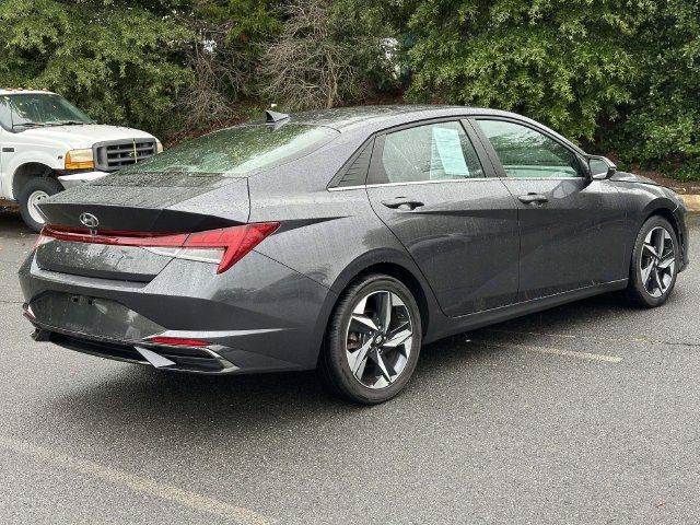 Used 2021 Hyundai Elantra SEL w/ Convenience + Premium Package FWD image 2