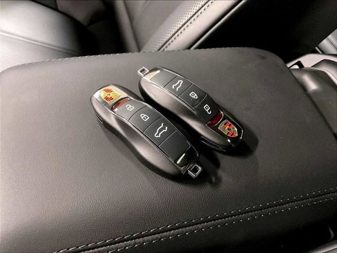 New 2026 Porsche Macan Turbo image 36