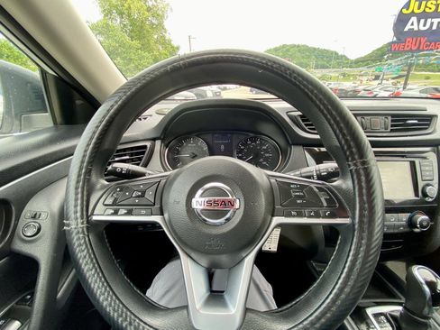 Used 2018 Nissan Rogue S AWD/4WD image 20