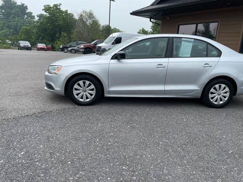 Used 2013 Volkswagen Jetta S FWD image 2