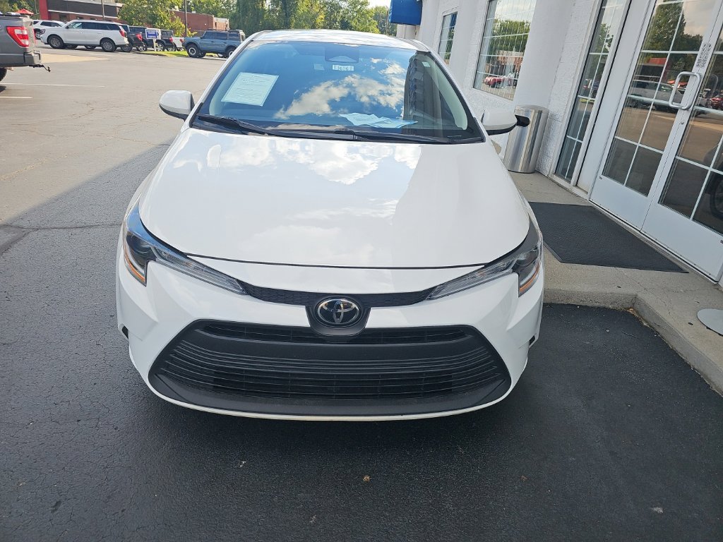 Used 2025 Toyota Corolla LE FWD image 3