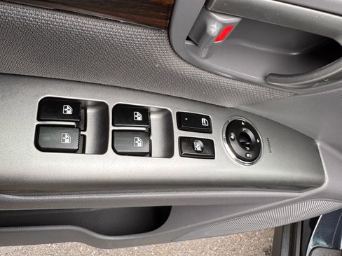 Used 2011 Hyundai Santa Fe GLS FWD image 11