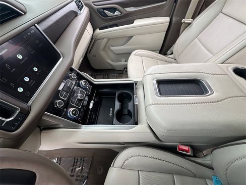 Used 2022 GMC Yukon Denali w/ Denali Premium Package image 25