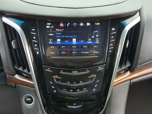 Used 2019 Cadillac Escalade Luxury image 15