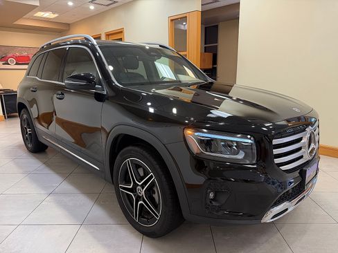 Used 2026 Mercedes-Benz GLB 250 image 2