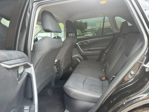 Used 2020 Toyota RAV4 LE AWD/4WD image 21