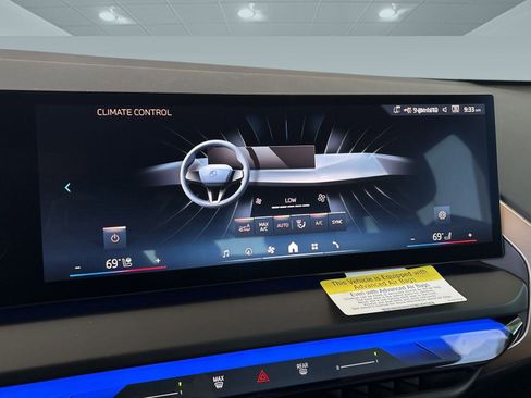 Used 2025 BMW X3 xDrive30i w/ Premium Package image 14