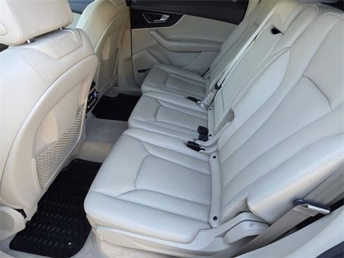 Used 2018 Audi Q7 3.0T Prestige image 9