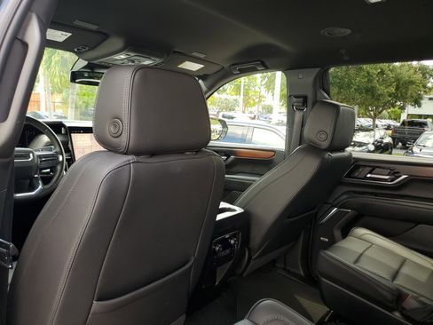 Used 2025 GMC Yukon Denali AWD/4WD image 16