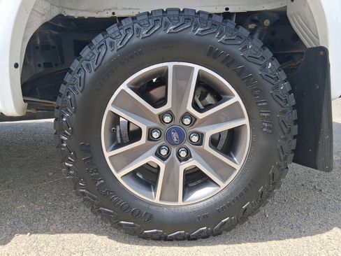 Used 2017 Ford F150 XLT w/ Equipment Group 302A Luxury AWD/4WD image 16