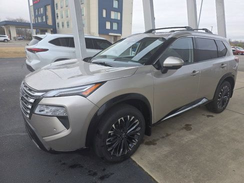 New 2026 Nissan Rogue Platinum image 7