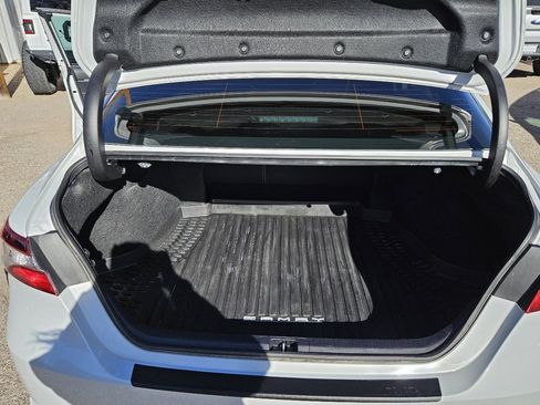 Used 2024 Toyota Camry SE image 17