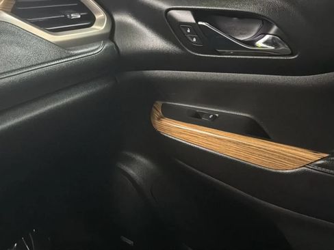 Used 2017 GMC Acadia Denali w/ Technology Package FWD image 16