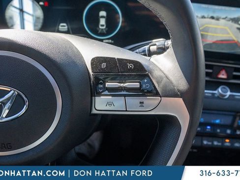 Used 2023 Hyundai Elantra Limited image 12