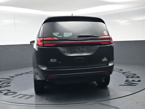 Used 2022 Chrysler Pacifica Touring-L w/ S Appearance Package image 8
