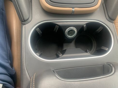 Used 2020 Porsche Cayenne image 28