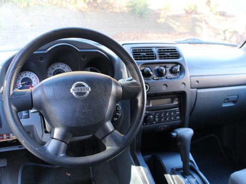 Used 2004 Nissan Xterra XE image 18