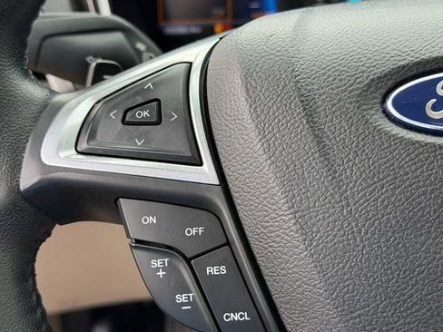 Certified 2017 Ford Fusion SE w/ Fusion SE Technology Package FWD image 24