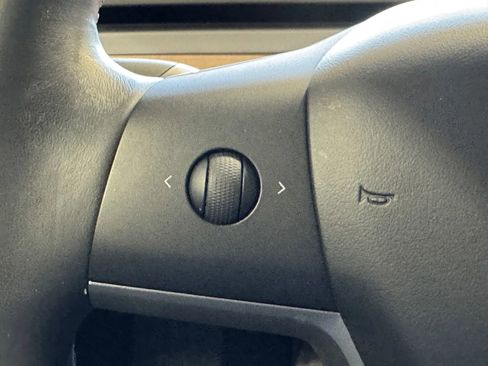 Used 2018 Tesla Model 3 Long Range image 19