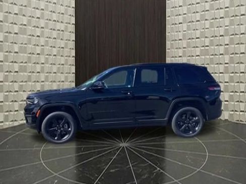 Used 2023 Jeep Grand Cherokee Altitude AWD/4WD image 13